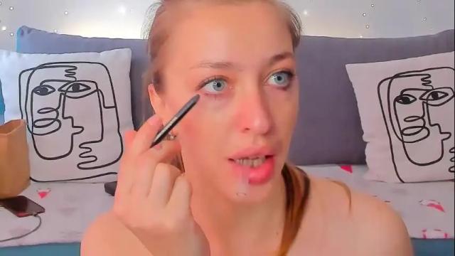 Image 3 of michellaking Stream on Chaturbate on 12 days ago