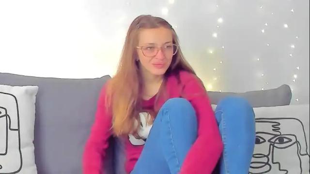 Image 3 of michellaking Stream on Chaturbate on 10 days ago