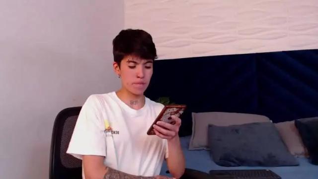 Image 2 of michelledeluca Stream on Chaturbate on 13 months ago