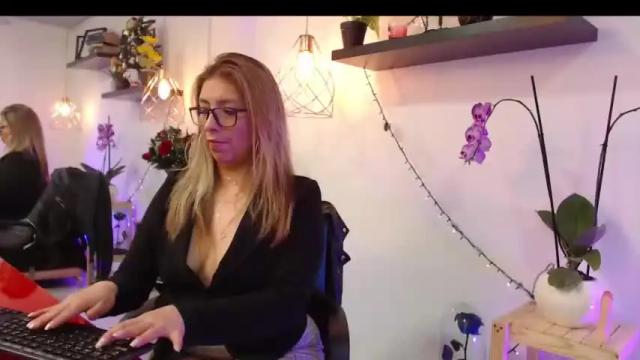 Image 3 of michelledumont Stream on Chaturbate on 22 months ago