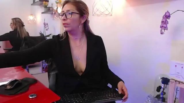 Image 4 of michelledumont Stream on Chaturbate on 21 months ago