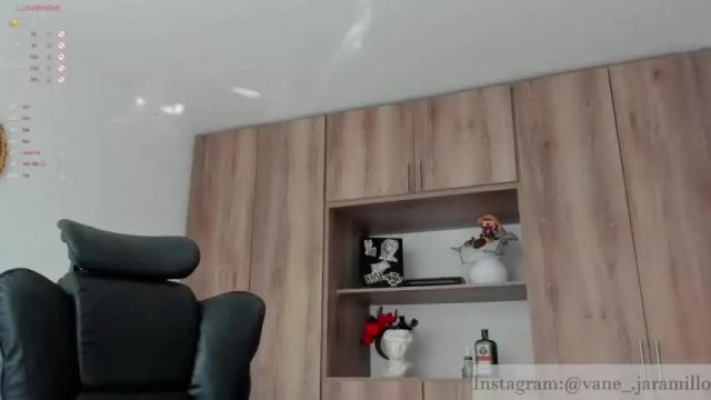 Image 4 of michellelyonnee Stream on Chaturbate on 19 months ago