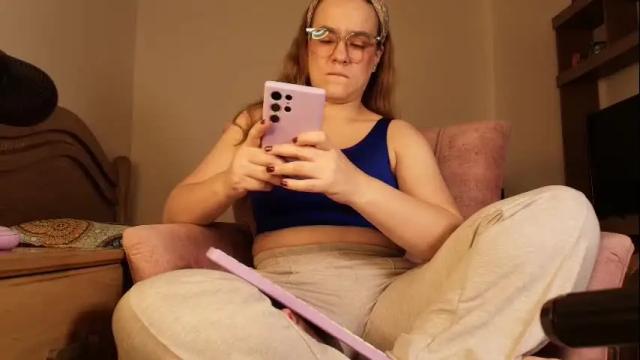 Image 3 of mickekim Stream on Chaturbate on 2 months ago