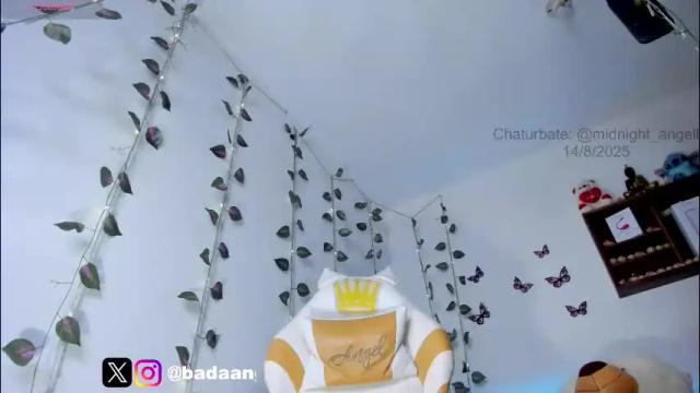 Image 3 of midnight_angell Stream on Chaturbate on 2 months ago