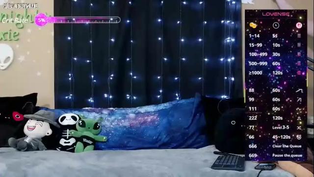 Image 3 of midnightpixie Stream on Chaturbate on 1 month ago