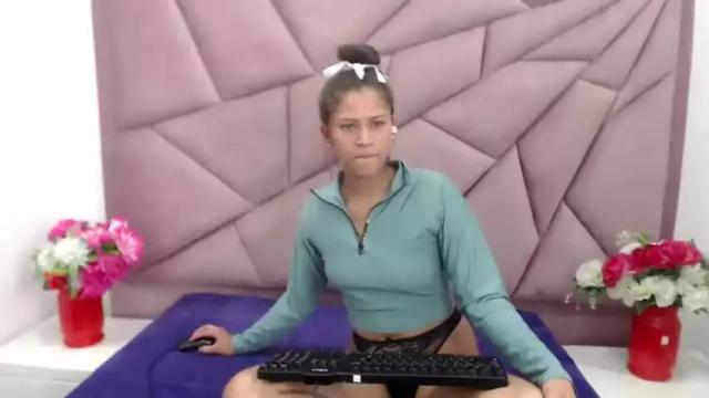 Image 10 of miel_canela Stream on Chaturbate on 18 months ago