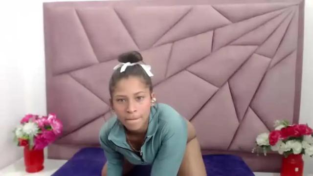 Image 2 of miel_canela Stream on Chaturbate on 18 months ago