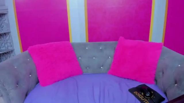 Image 3 of miia_cutte19 Stream on Chaturbate on 18 months ago