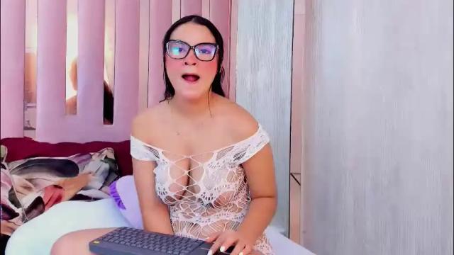 Image 10 of miia_palmerr Stream on Chaturbate on 6 days ago