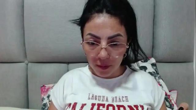 Image 3 of miia_teylorr Stream on Chaturbate on 9 months ago