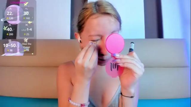 Image 3 of miiaa_doll Stream on Chaturbate on 1 month ago
