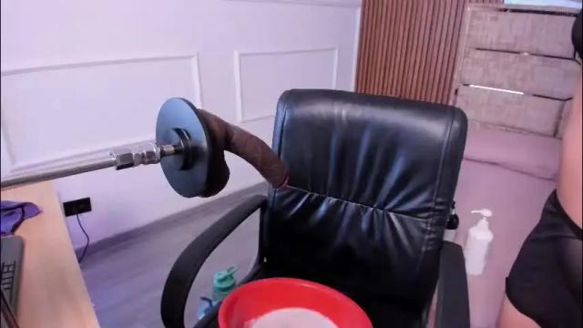 Image 12 of miiaamonroee Stream on Chaturbate on 6 days ago