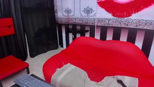 Image 3 of miiablakex Stream on Chaturbate on 17 months ago
