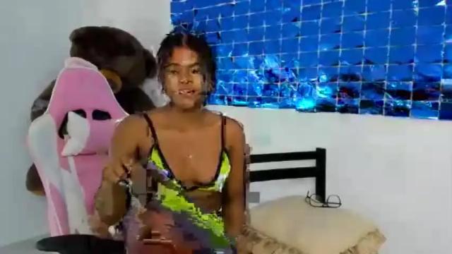Image 2 of miichelle_evanss Stream on Chaturbate on 17 months ago