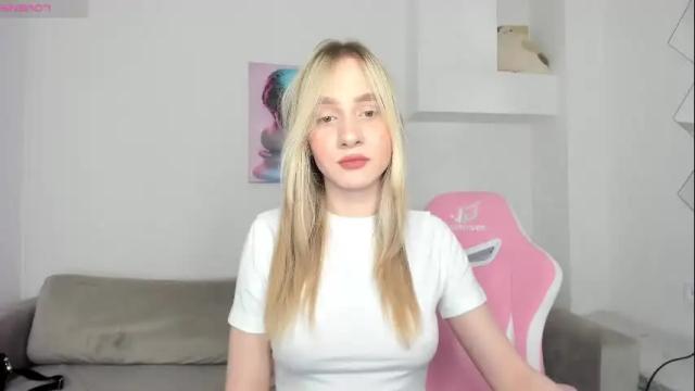 Image 4 of miissdreamliissa Stream on Chaturbate on 20 days ago