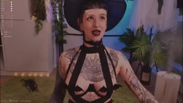 Image 3 of mika_moon_ Stream on Chaturbate on 2 months ago