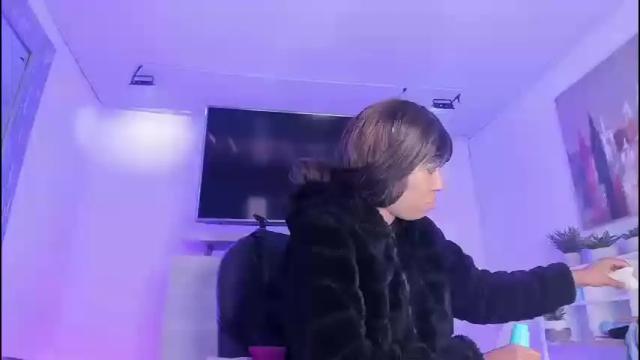 Image 4 of mikeyla_russo_ Stream on Chaturbate on 1 month ago