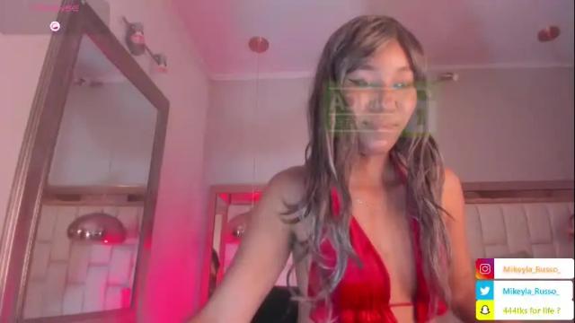Image 3 of mikeyla_russo_ Stream on Chaturbate on 1 month ago