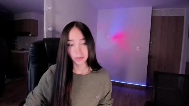 Image 11 of mikeyvioleta Stream on Chaturbate on 2 months ago