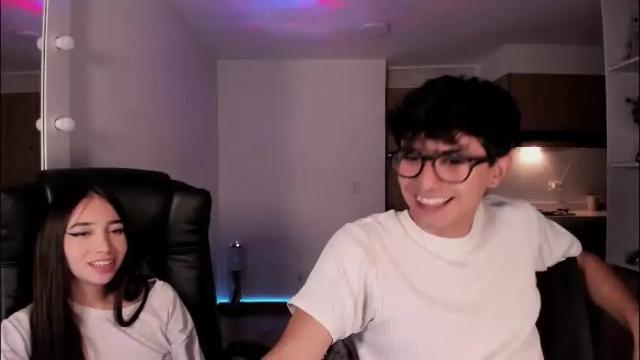 Image 3 of mikeyvioleta Stream on Chaturbate on 2 months ago