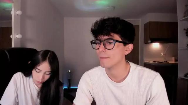 Image 4 of mikeyvioleta Stream on Chaturbate on 2 months ago