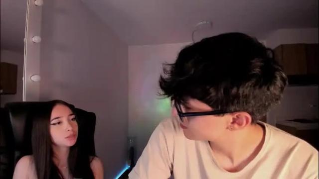 Image 11 of mikeyvioleta Stream on Chaturbate on 2 months ago