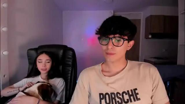 Image 2 of mikeyvioleta Stream on Chaturbate on 2 months ago