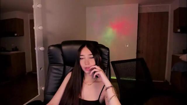 Image 7 of mikeyvioleta Stream on Chaturbate on 2 months ago