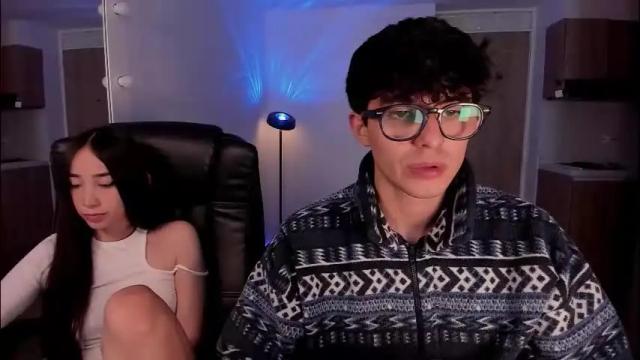 Image 7 of mikeyvioleta Stream on Chaturbate on 2 months ago