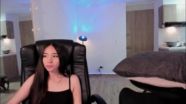 Image 6 of mikeyvioleta Stream on Chaturbate on 2 months ago