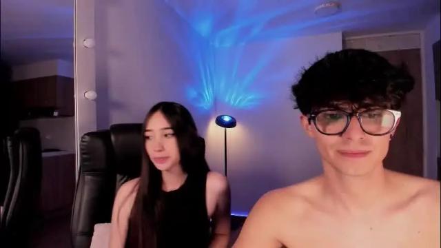 Image 6 of mikeyvioleta Stream on Chaturbate on 1 month ago