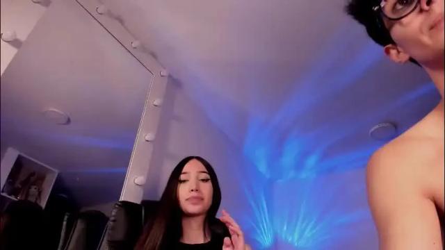 Image 8 of mikeyvioleta Stream on Chaturbate on 1 month ago