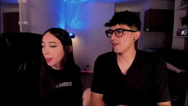 Image 2 of mikeyvioleta Stream on Chaturbate on 1 month ago