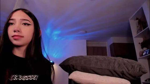 Image 3 of mikeyvioleta Stream on Chaturbate on 1 month ago