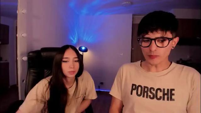 Image 3 of mikeyvioleta Stream on Chaturbate on 1 month ago