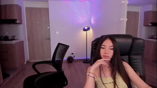 Image 12 of mikeyvioleta Stream on Chaturbate on 1 month ago