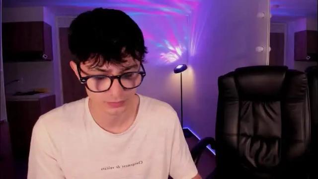 Image 12 of mikeyvioleta Stream on Chaturbate on 28 days ago