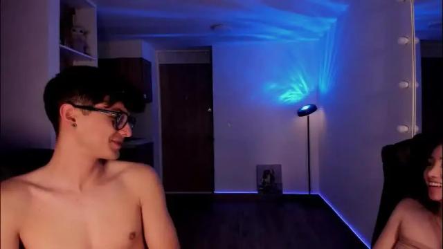 Image 12 of mikeyvioleta Stream on Chaturbate on 11 days ago