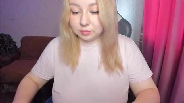 Image 2 of mila_foxxxy Stream on Chaturbate on 2 days ago