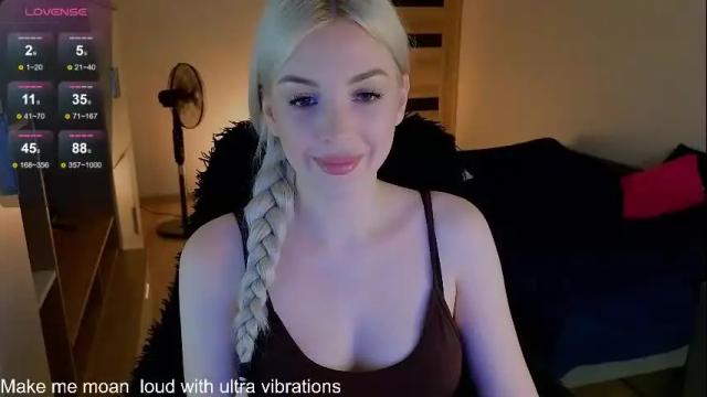 Image 4 of milanafox_ Stream on Chaturbate on 1 month ago