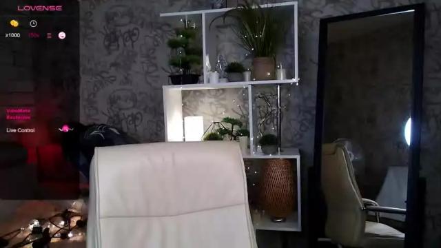 Image 10 of milania_boom Stream on Chaturbate on 14 months ago