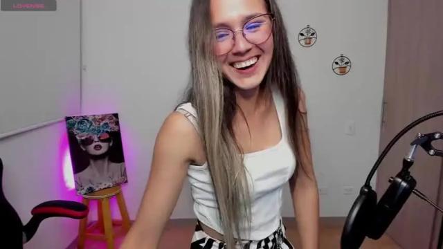 Image 7 of milania_stark Stream on Chaturbate on 16 months ago