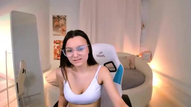 Image 10 of milaniapops Stream on Chaturbate on 15 months ago