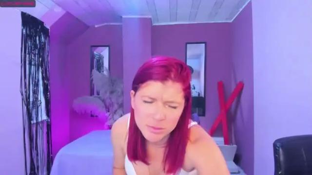 Image 3 of milaniminxx Stream on Chaturbate on 17 months ago