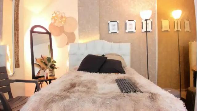 Image 2 of milaniminxx Stream on Chaturbate on 1 month ago