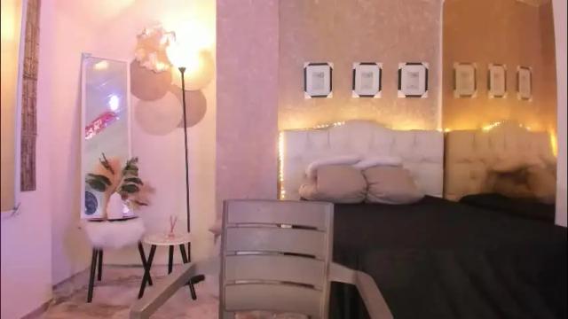 Image 3 of milaniminxx Stream on Chaturbate on 27 days ago