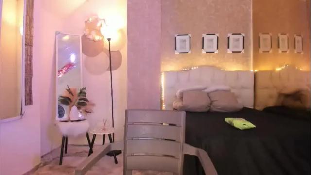 Image 8 of milaniminxx Stream on Chaturbate on 27 days ago
