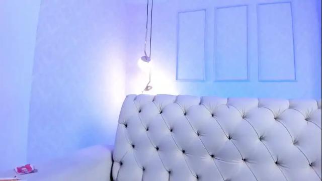 Image 10 of milaowens Stream on Chaturbate on 28 days ago
