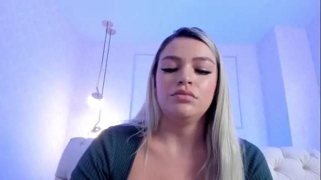 Image 3 of milaowens Stream on Chaturbate on 28 days ago