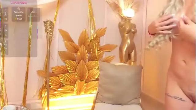 Image 10 of milaowens Stream on Chaturbate on 12 days ago